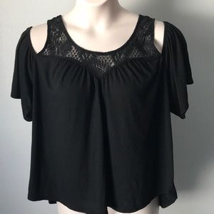 ⚡️FLASH SALE!! ⚡️ Cold shoulder cuteness!